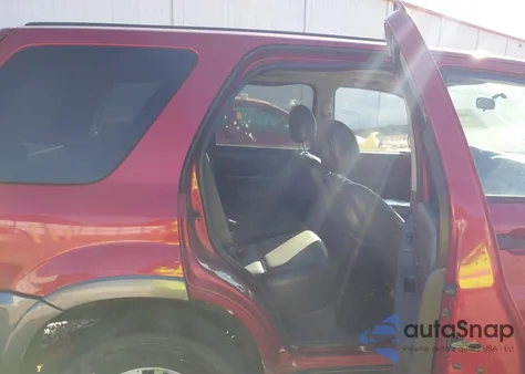 2004 Ford Escape Xlt from USA, damaged, VIN 1FMYU03144KB24726